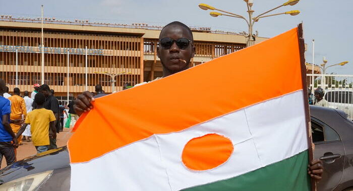 Parigi nega di avere violato lo spazio aereo del Niger