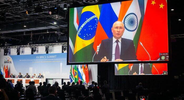 Putin, ‘da Occidente colonialismo in nuova confezione’