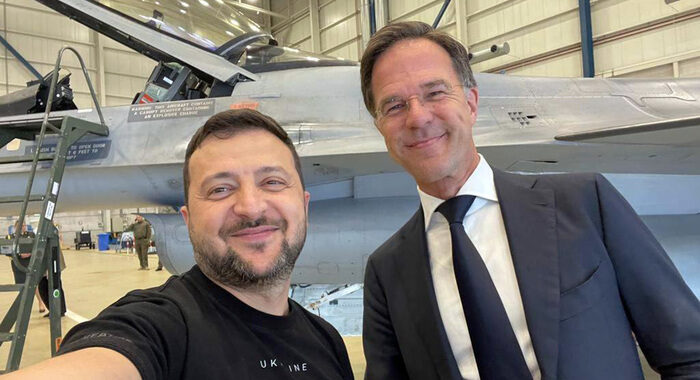 Rutte, Paesi Bassi e Danimarca forniranno F-16 all’Ucraina