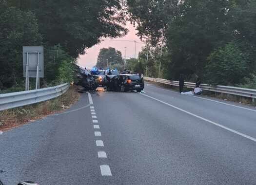 Scontro frontale in Calabria, tre morti e due feriti