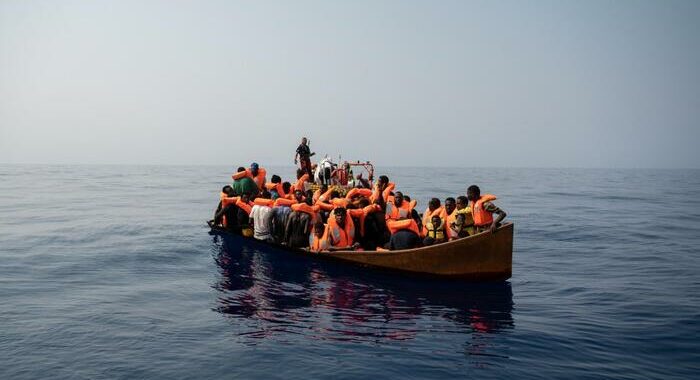 Sono 4.267 i migranti nell’hotspot, via ai trasferimenti