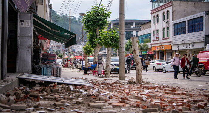 Terremoto in Cina orientale, sono crollati 156 edifici