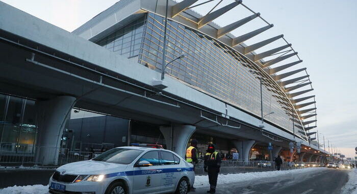 Ucraina: abbattuto un drone su Mosca, chiuso lo scalo di Vnukovo