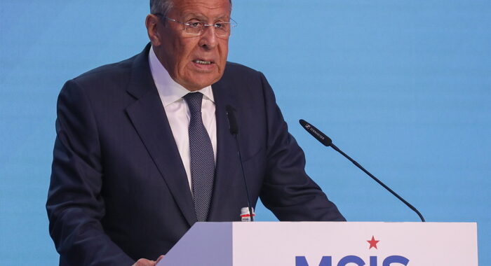 Ucraina, Lavrov: no alla guerra nucleare ma un deterrente serve