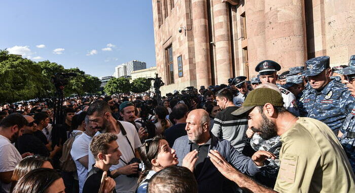 Armenia, 32 persone uccise nel Nagorno-Karabakh, 7 civili