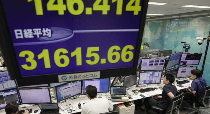 Borsa: Asia in rosso con Wall Street e il Pil giapponese