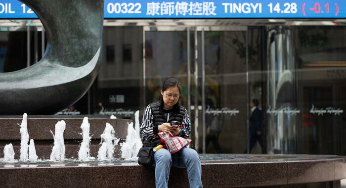 Borsa Hong Kong chiusa a causa dell’arrivo del tifone Saola