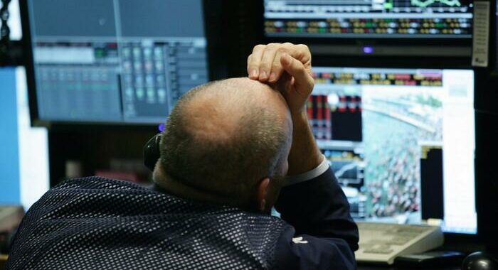 Borsa: Milano chiude in parità, Ftse Mib +0,05%