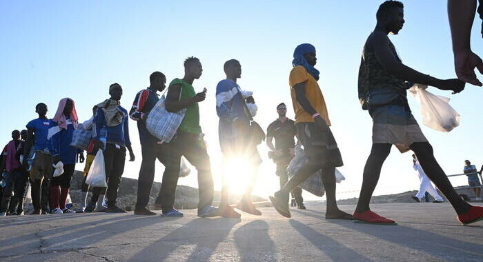 Bozza dl, migranti 16enni anche nei centri ordinari