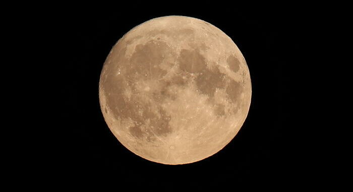 Dopo successo di Chandrayan-3 indiani acquistano pezzi di Luna