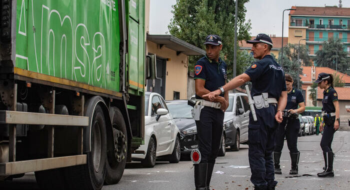 E’ morta in ospedale la donna investita da un mezzo Amsa