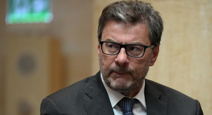 Giorgetti, basta a misure facili, impegno per le riforme