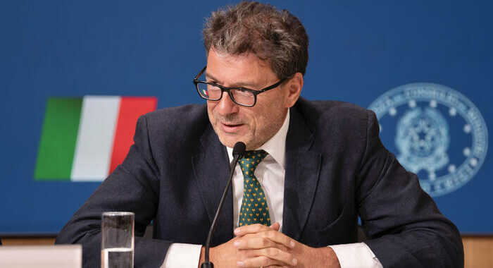 Giorgetti, per il debito pagheremo 14 miliardi di interessi