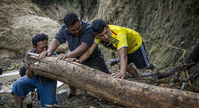 Guatemala, 6 morti e 13 dispersi dopo le alluvioni