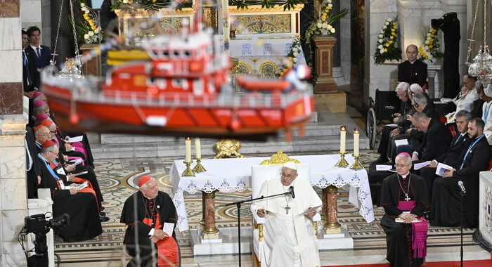 Il Papa, non c’è invasione migranti, propagande allarmiste