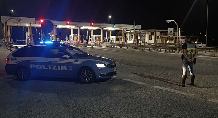 Incidente ad un bus di migranti sulla A1, morti i 2 autisti