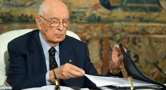 Ore d’ansia per la salute di Napolitano, la situazione è critica