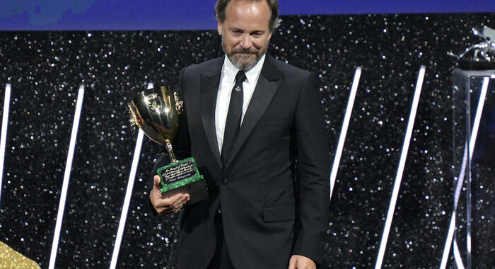Peter Sarsgaard, difendiamo il nostro essere umani dall’IA