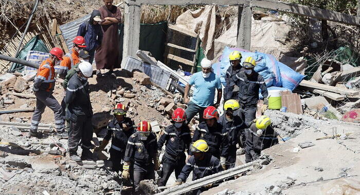 Sale a 2.862 il bilancio dei morti per il sisma in Marocco