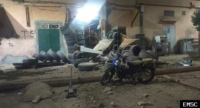 Salgono a 1.305 le vittime del sisma in Marocco