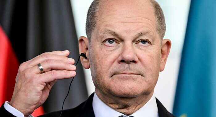 Scholz, troppi rifugiati, controlli aggiuntivi ai confini