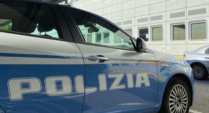 Sevizie e violenze alla fidanzata, arrestato un 21enne