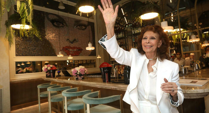 Sophia Loren cade nella sua casa a Ginevra, annullati impegni