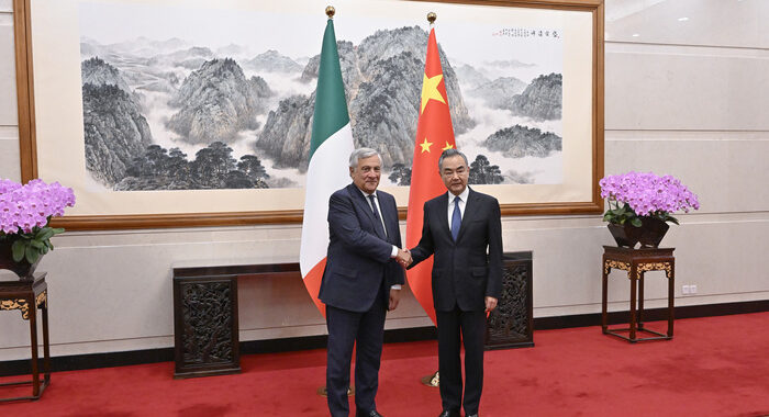 Tajani, l’Italia sostiene il dialogo con la Cina in Ue