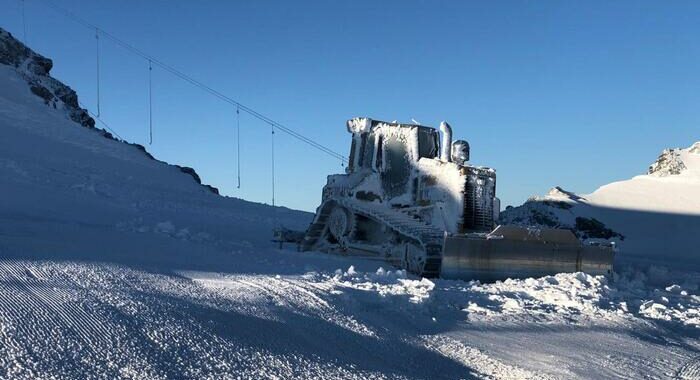 Torna la neve, si riprende a sciare su ghiacciaio dello Stelvio