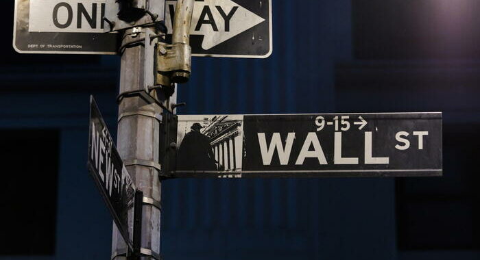 Wall Street chiude positiva, Dj +0,13, Nasdaq +0,45