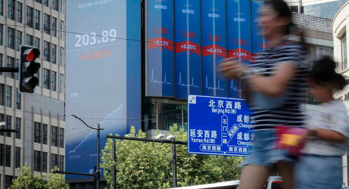 Borsa: Hong Kong ferma gli scambi a causa del tifone Koinu