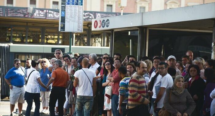 Disagi per lo sciopero dei bus, ora tocca ai taxi