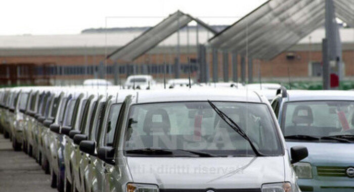 Il mercato auto cresce, Stellantis vende di più