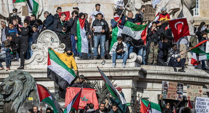 In 15 mila a Parigi per manifestazione filo-palestinese