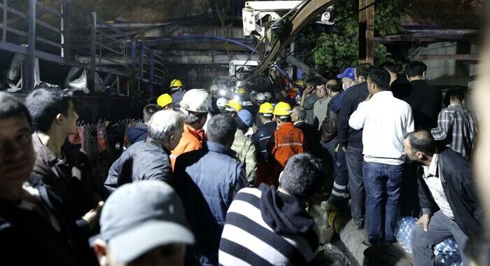 Kazakhstan, almeno 11 morti in una miniera di ArcelorMittal