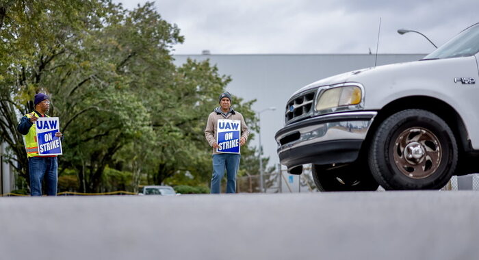 Lo sciopero dell’auto in Usa si allarga ancora, stop per 45.000