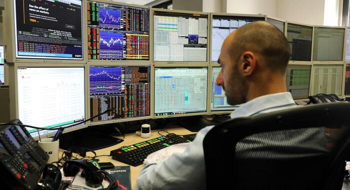 Lo spread tra Btp e Bund chiude in calo a 200 punti