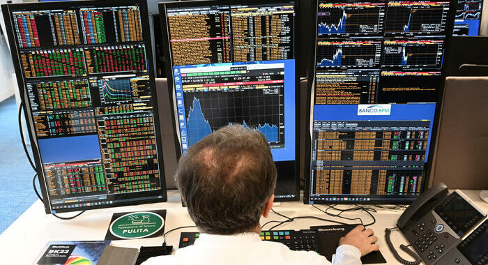 Lo spread tra Btp e Bund chiude in rialzo a 205 punti