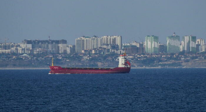 Londra, Mosca vuole distruggere le navi con grano ucraino