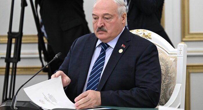 Lukashenko, ‘grave stallo Mosca-Kiev, sediamoci a negoziare’