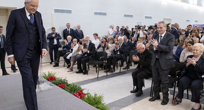 Mattarella, Carta tutela dignità lavoro e la sua sicurezza