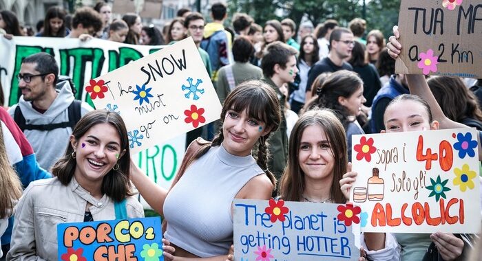 Migliaia di ragazzi a Roma per lo Sciopero del Clima