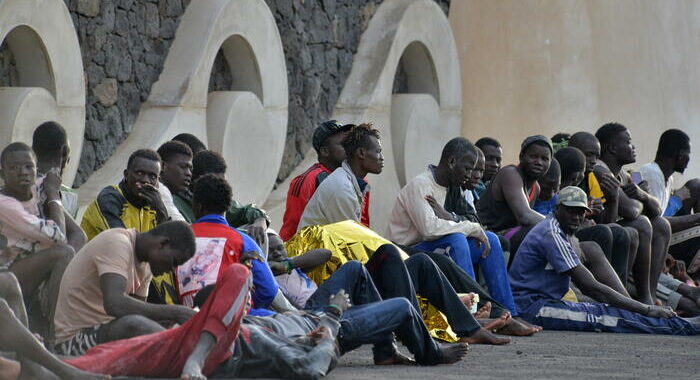 Migranti: Canarie, a El Hierro sbarcate 1.150 persone in 48 ore