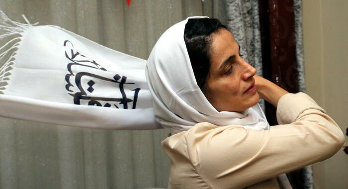 Nasrin Sotoudeh ‘picchiata e arrestata al funerale di Armita’