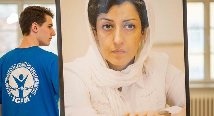 Nobel per la Pace all’attivista iraniana Narges Mohammadi