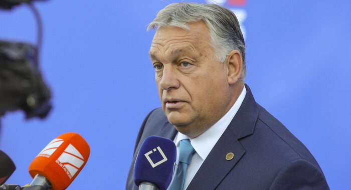 Orban accusa, ‘Polonia e Ungheria stuprate dall’Ue sui migranti’