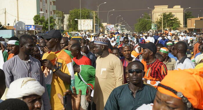 Parigi, inizio ritiro truppe dal Niger questa settimana