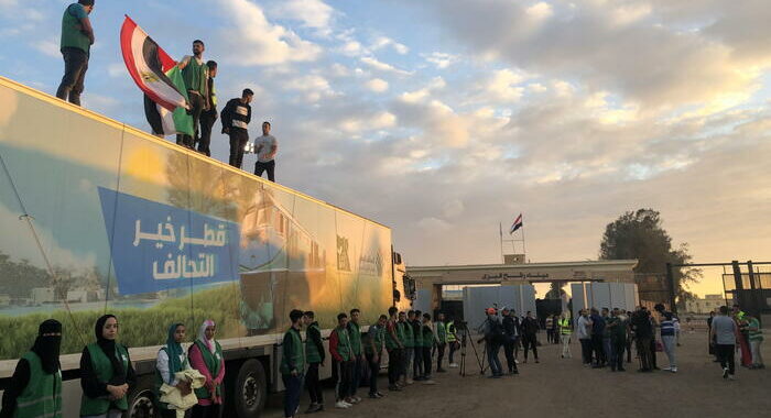 Sisi, raid israeliani bloccano aiuti al valico di Rafah