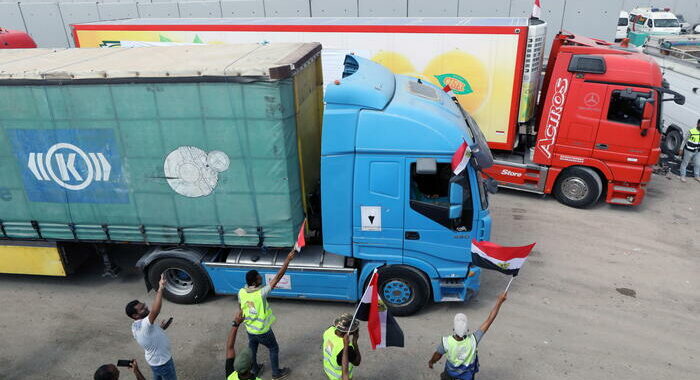 Usa, altri 15 camion in viaggio verso Gaza