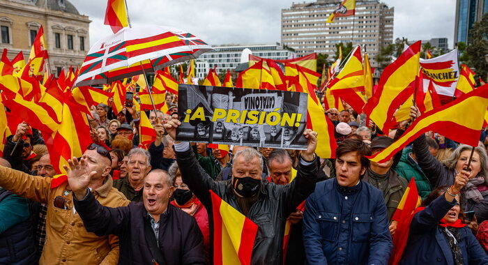 Vox in piazza contro amnistia a catalanisti, in 100mila a Madrid